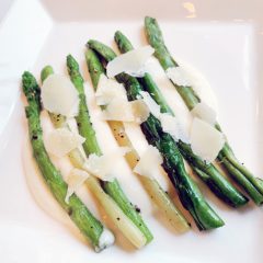 Asparagus with tofu and fresh cream